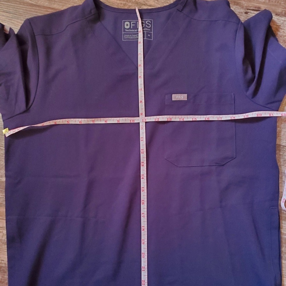 Figs scrub top